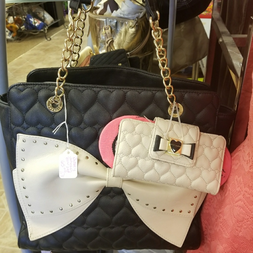 ♡SUPER cute Betsey Johnson set